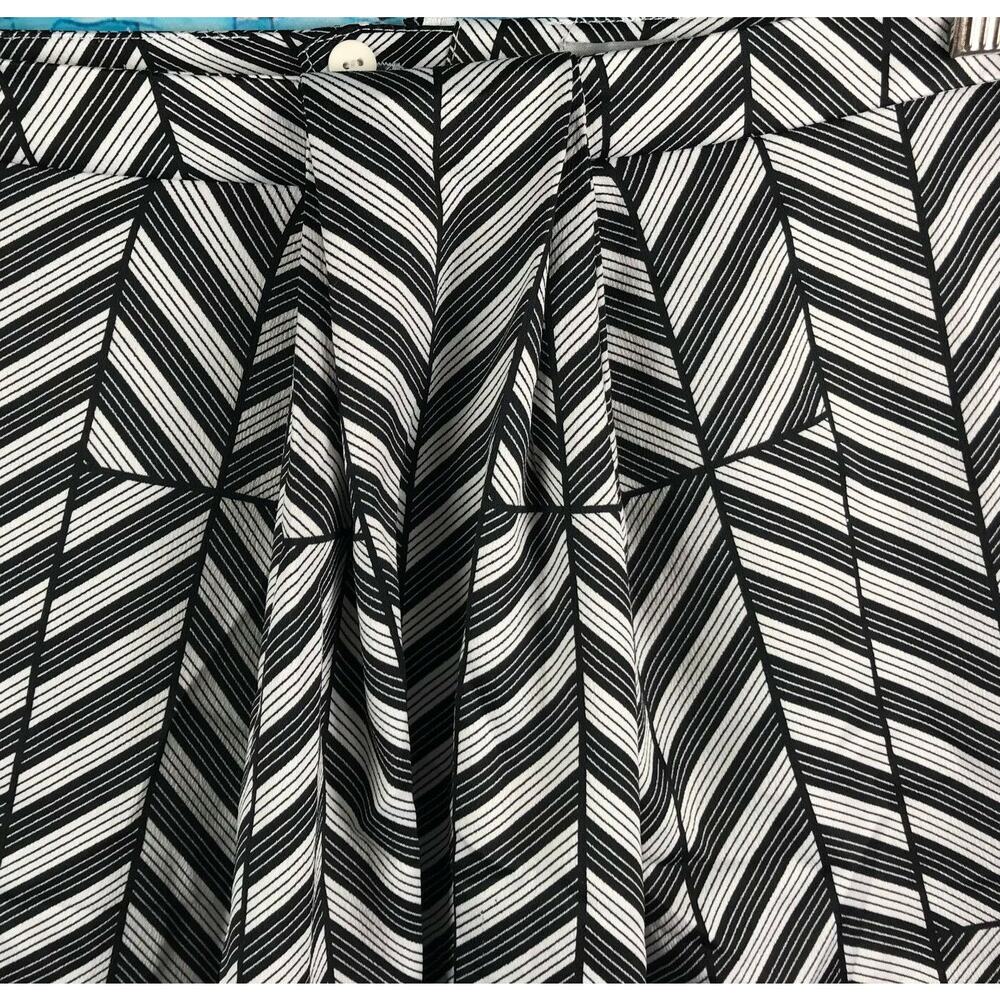 H&M Womens Skirt Black and White Print Size 4 Polyester 16" Length Lined - Picture 5 of 9